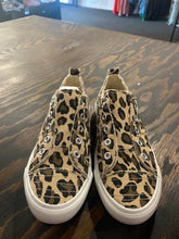 Load image into Gallery viewer, Leopard Babalu Slip On
